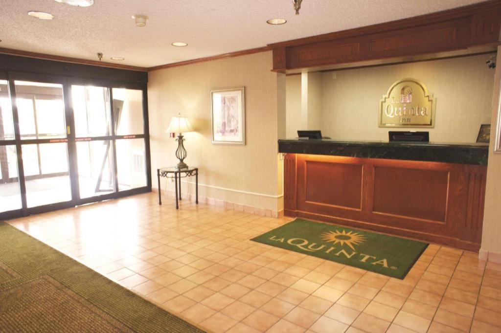 La Quinta Inn By Wyndham Detroit Саутгейт Екстериор снимка