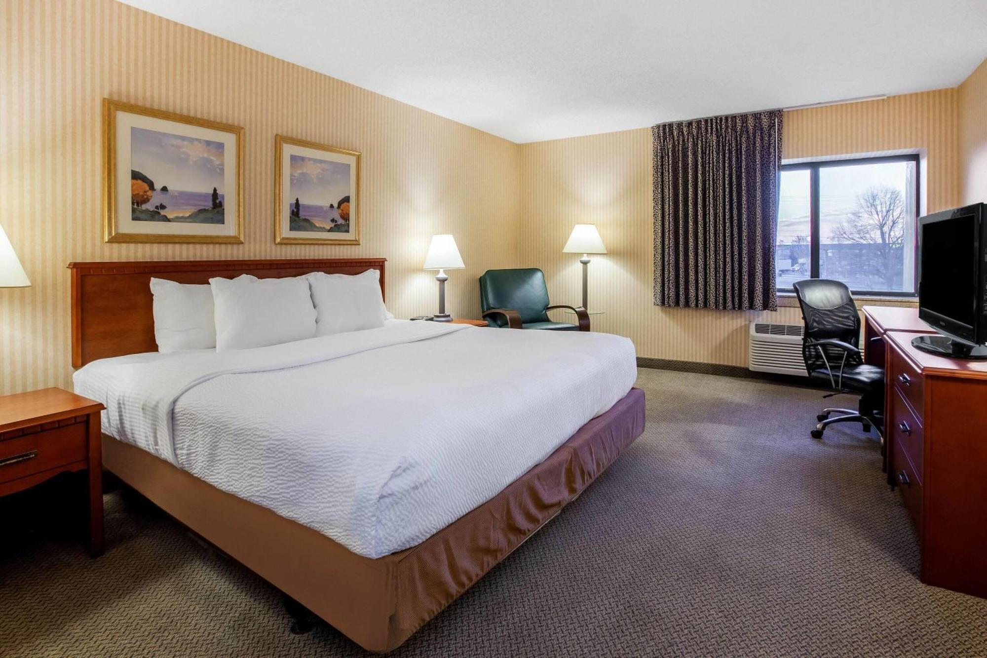 La Quinta Inn By Wyndham Detroit Саутгейт Екстериор снимка
